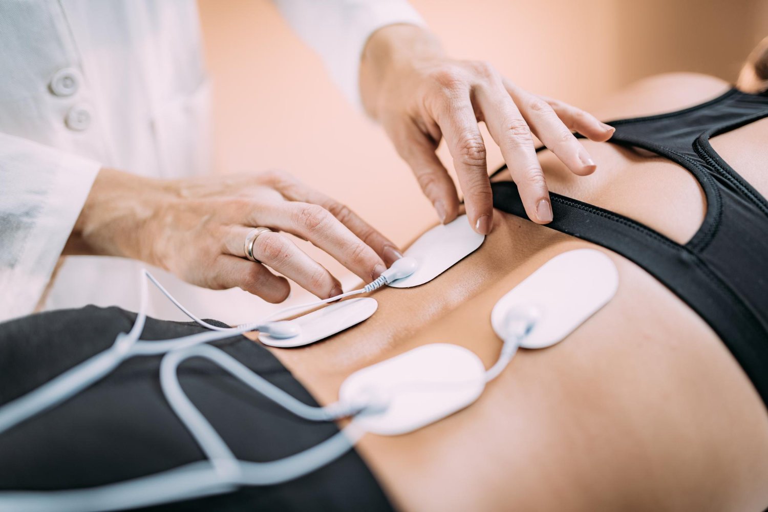 Fortgeschrittene Elektrotherapie und Stoßwellentherapie